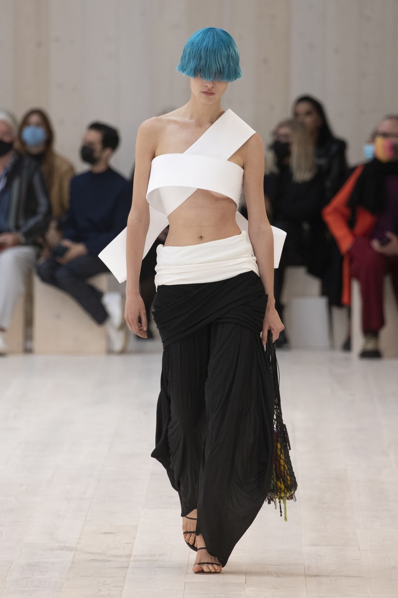 Loewe Spring Summer 2022 SS22 Collection Runway Paris Fashion Week Jonathan Anderson