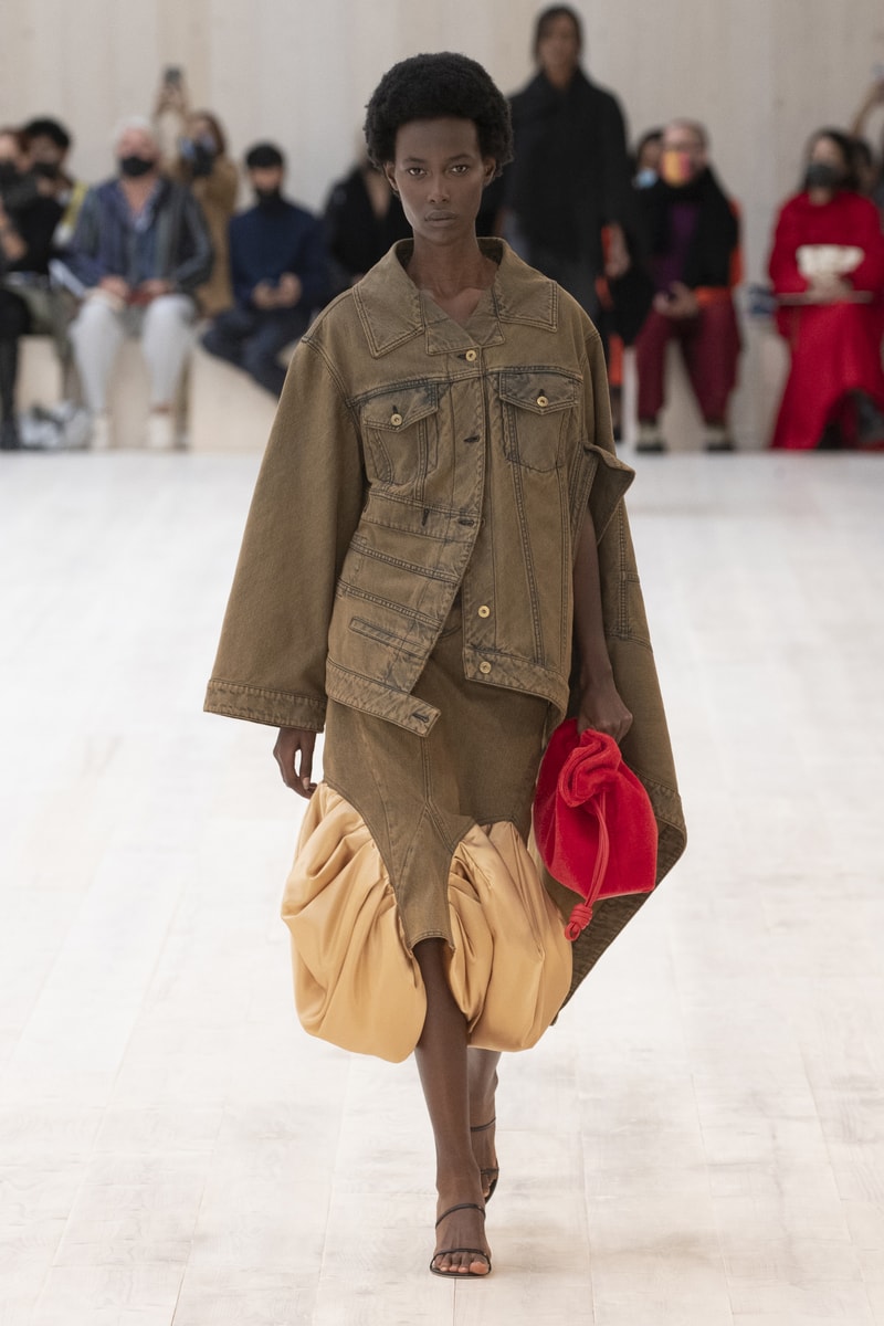 Loewe Spring Summer 2022 SS22 Collection Runway Paris Fashion Week Jonathan Anderson