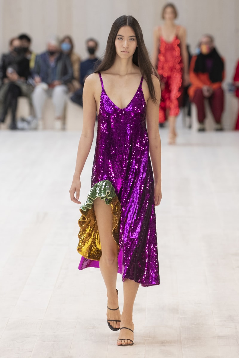 Loewe Spring Summer 2022 SS22 Collection Runway Paris Fashion Week Jonathan Anderson
