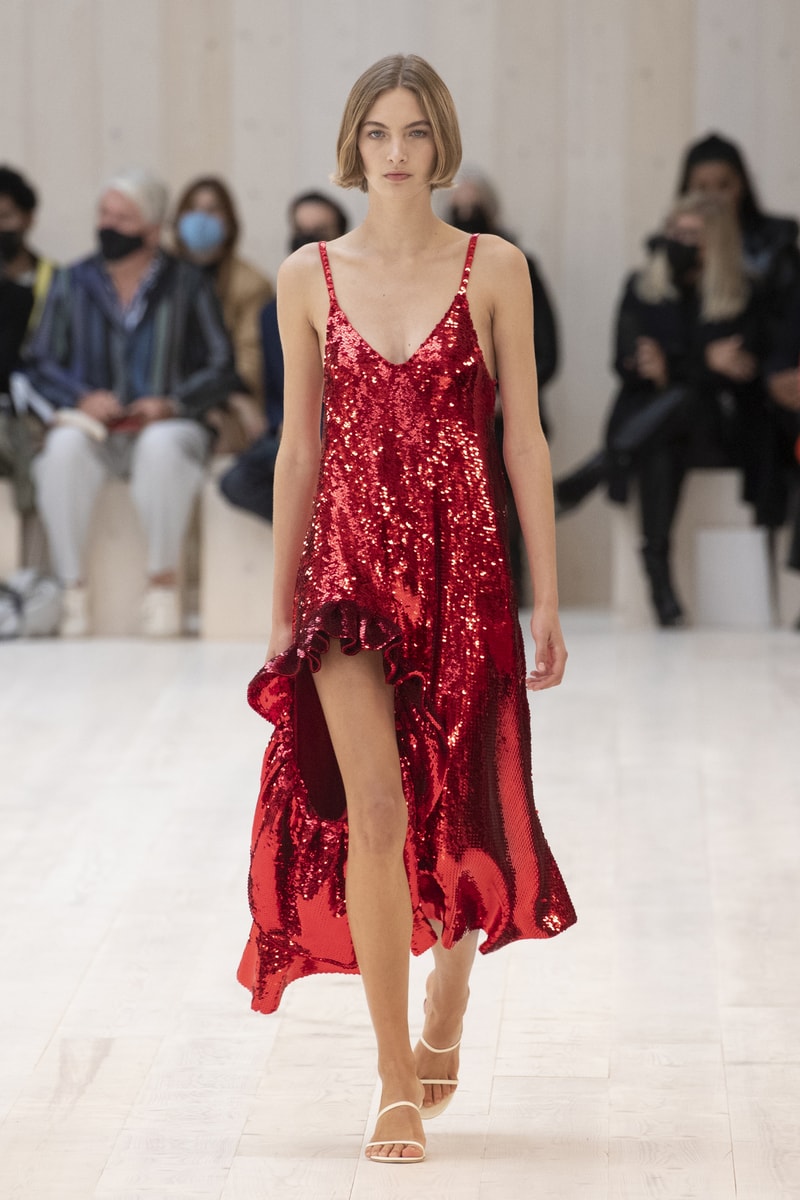 Loewe Spring Summer 2022 SS22 Collection Runway Paris Fashion Week Jonathan Anderson