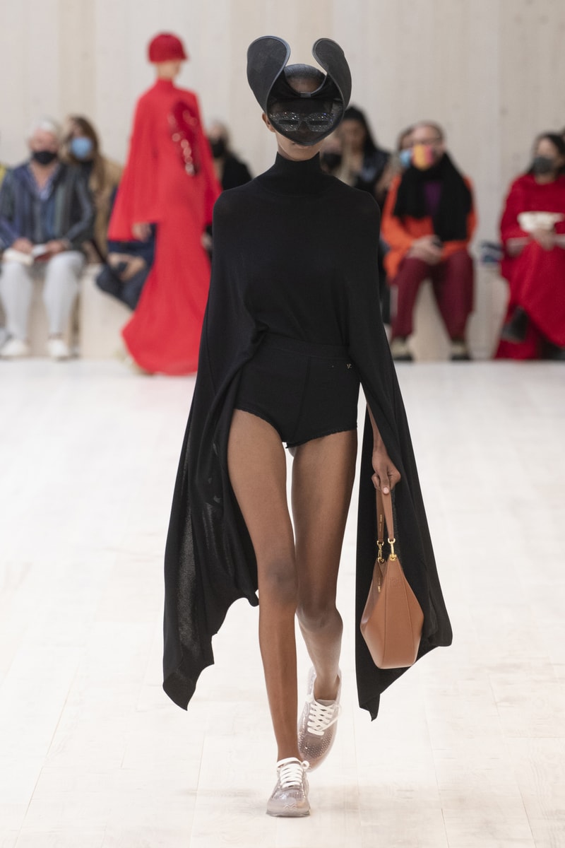 Loewe Spring Summer 2022 SS22 Collection Runway Paris Fashion Week Jonathan Anderson