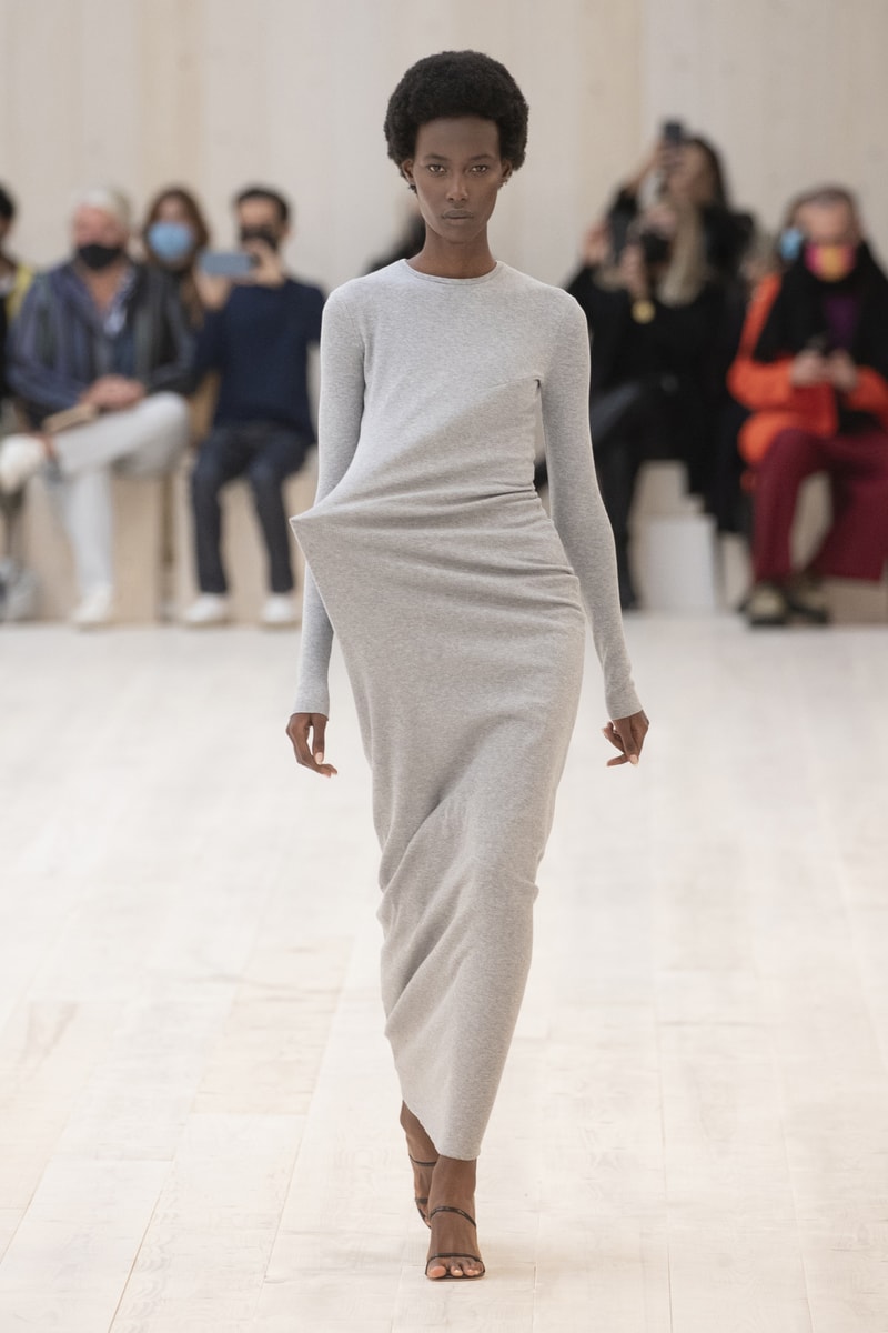 Loewe Spring Summer 2022 SS22 Collection Runway Paris Fashion Week Jonathan Anderson