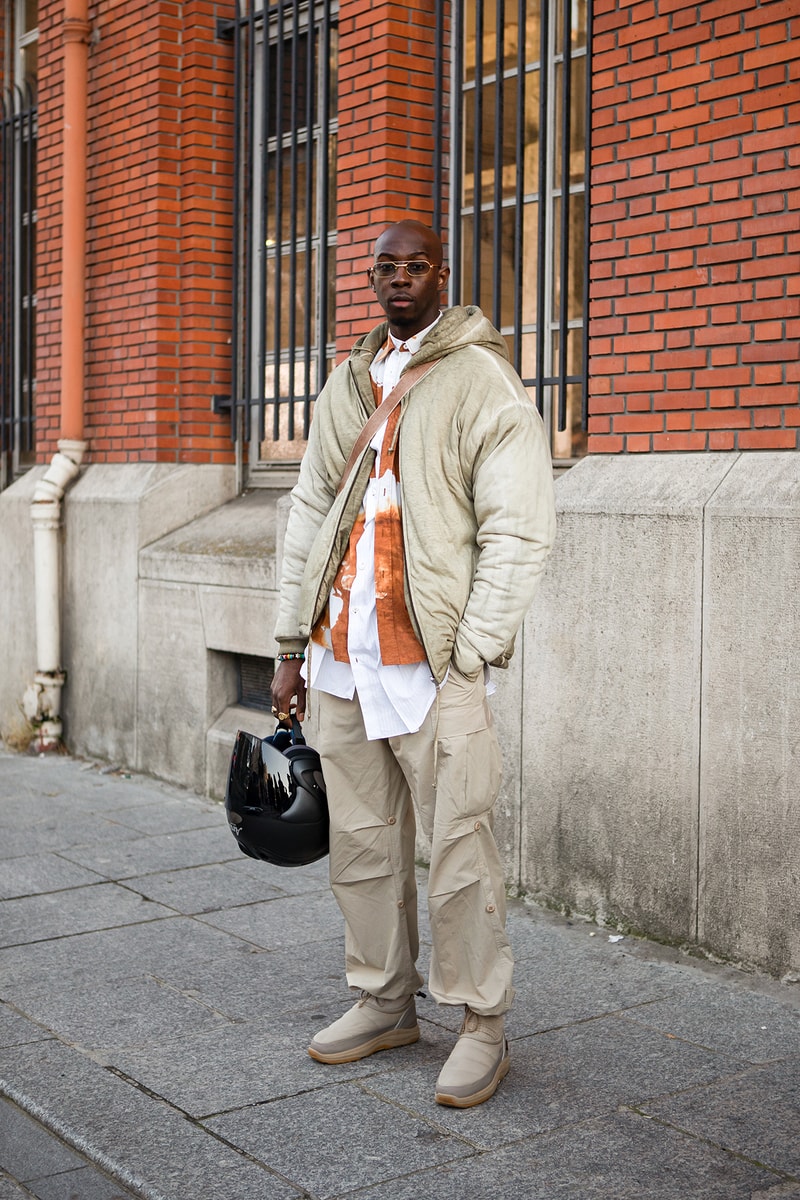 Paris Fashion Week Spring Summer 2022 SS22 Street Style Look Outfit Influencer Beige Jacket Pants