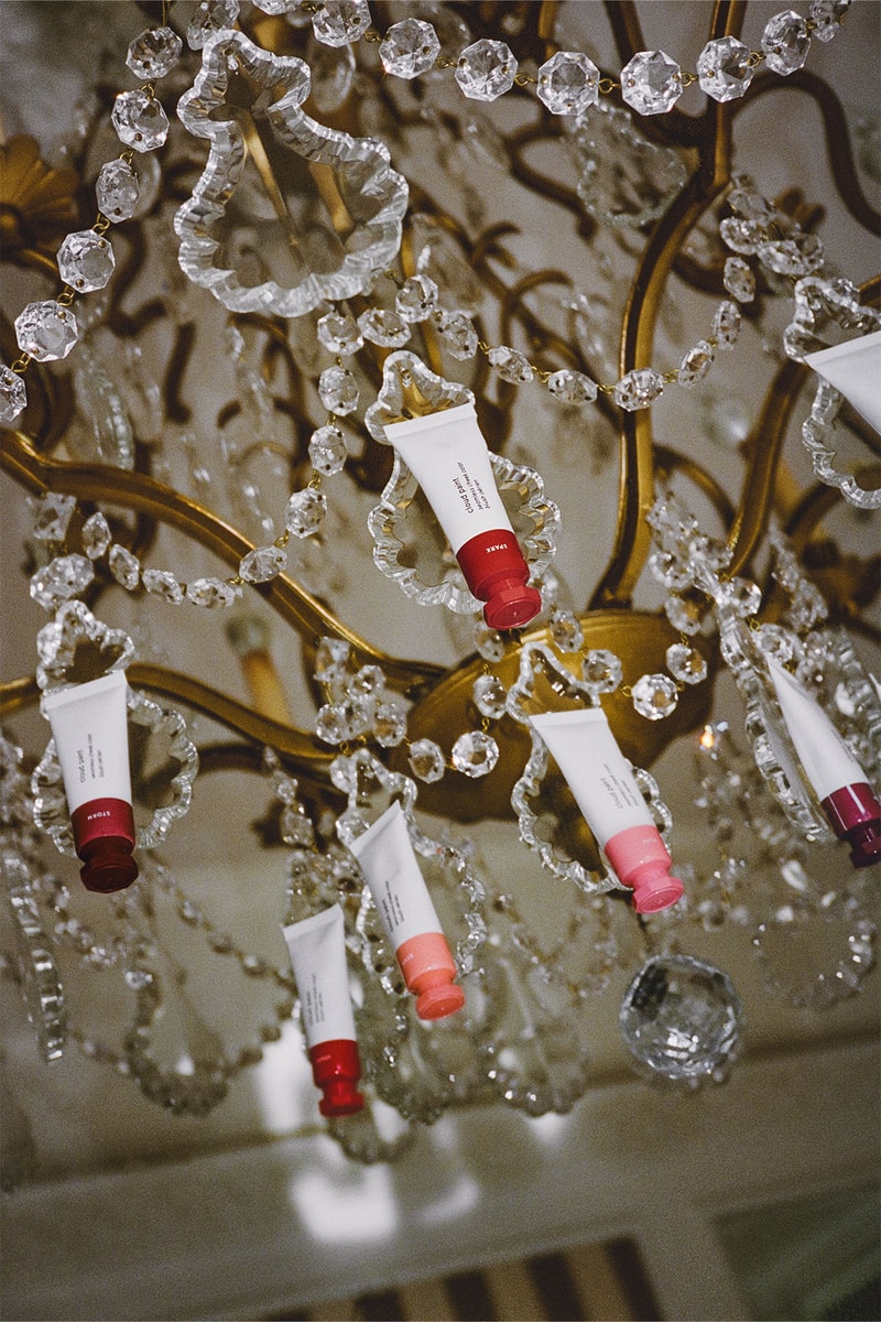 Glossier Holiday Christmas Gift Collection Cloud Paint