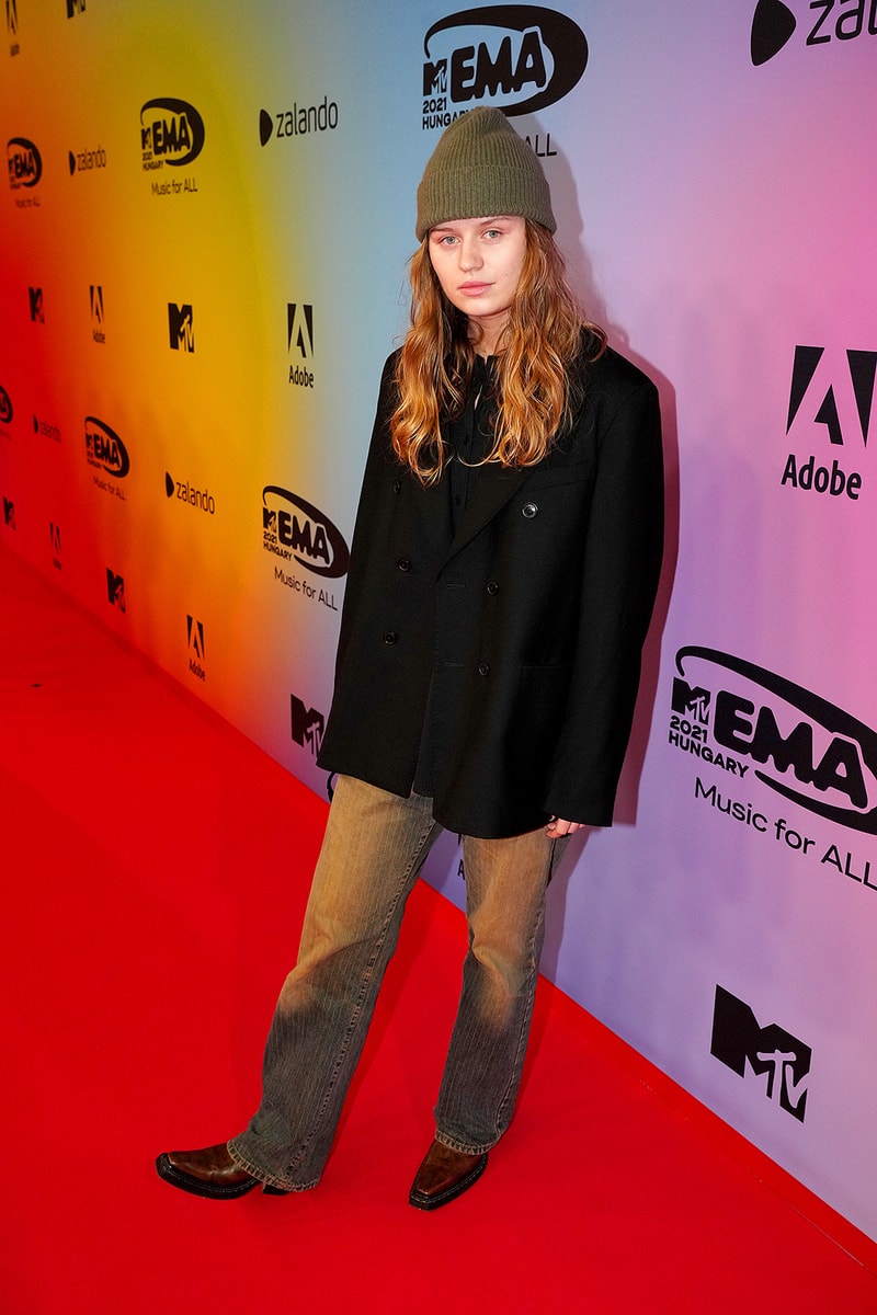 girl in red mtv european music awards emas best dressed celebrities red carpet