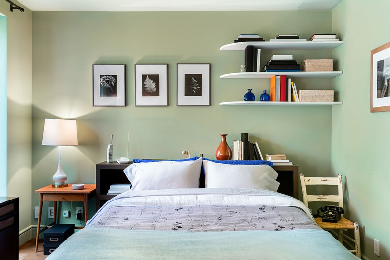 Airbnb NYC Sex and the City And Just Like That Carrie Bradshaw Apartment Bedroom Interior