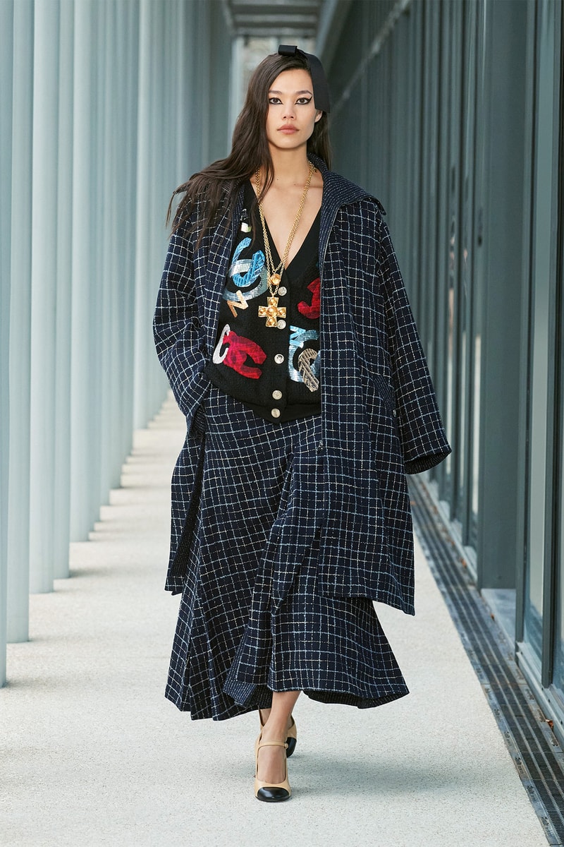 Chanel Métiers d'art 2021 2022 Collection Runway Show