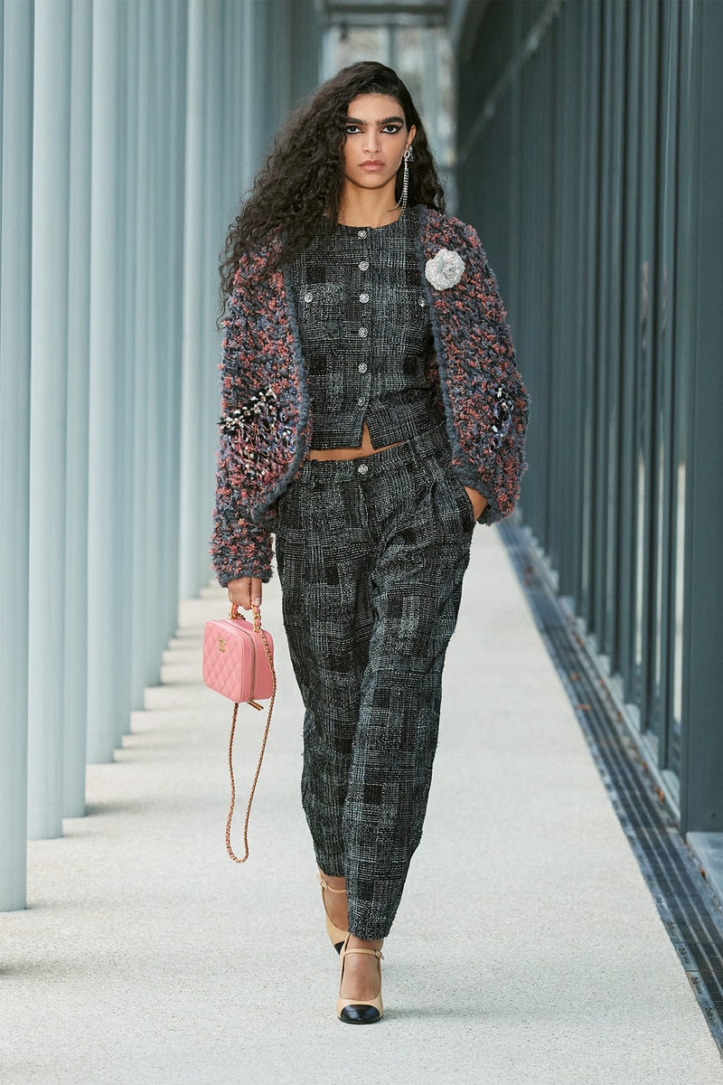 Chanel Métiers d'art 2021 2022 Collection Runway Show