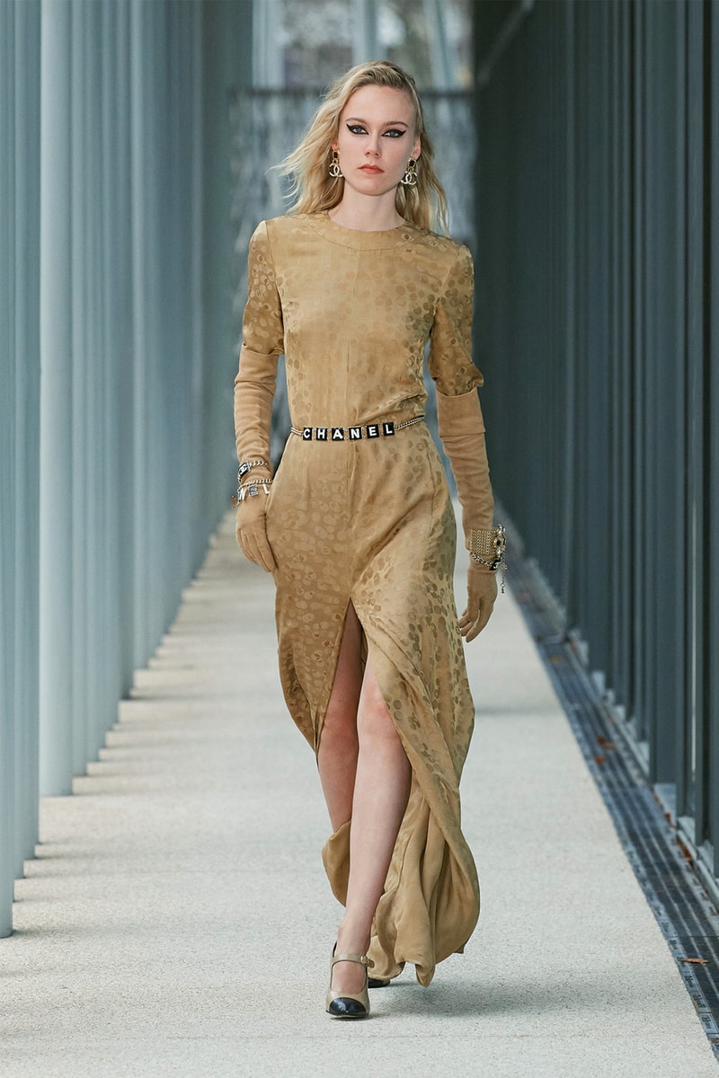 Chanel Métiers d'art 2021 2022 Collection Runway Show