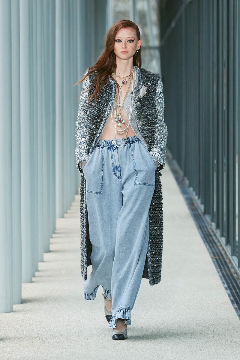 Chanel Métiers d'art 2021 2022 Collection Runway Show
