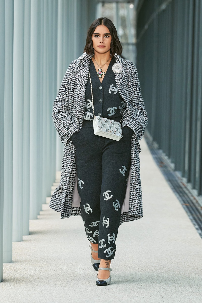 Chanel Métiers d'art 2021 2022 Collection Runway Show