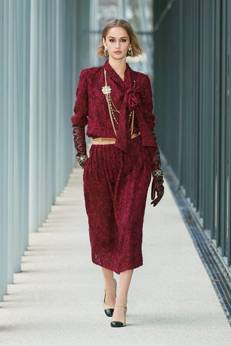 Chanel Métiers d'art 2021 2022 Collection Runway Show