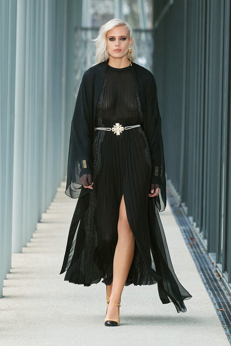 Chanel Métiers d'art 2021 2022 Collection Runway Show