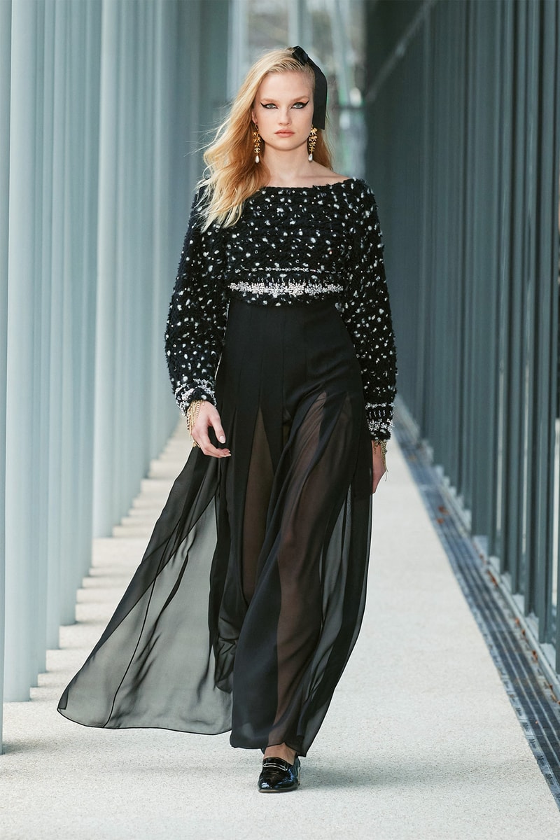 Chanel Métiers d'art 2021 2022 Collection Runway Show