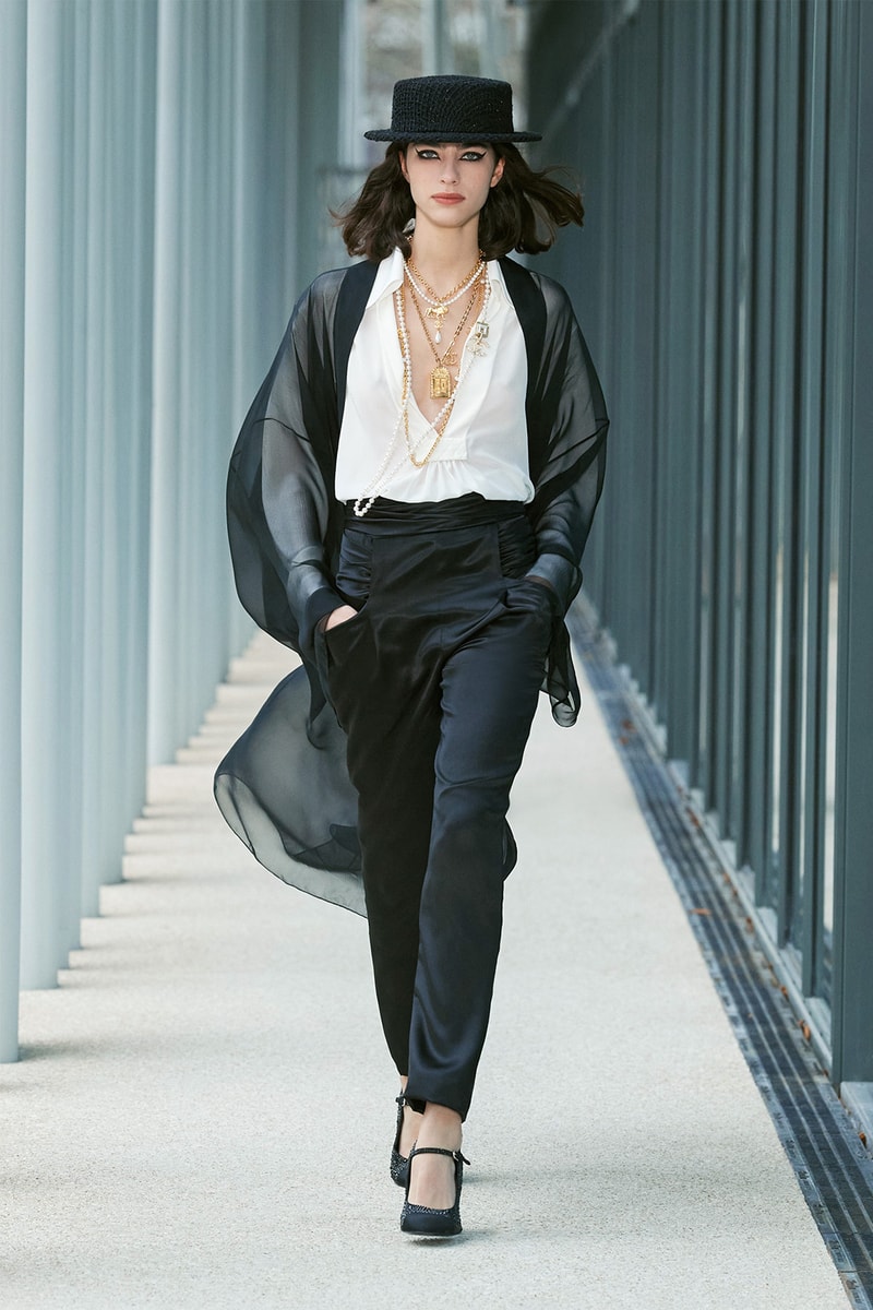 Chanel Métiers d'art 2021 2022 Collection Runway Show