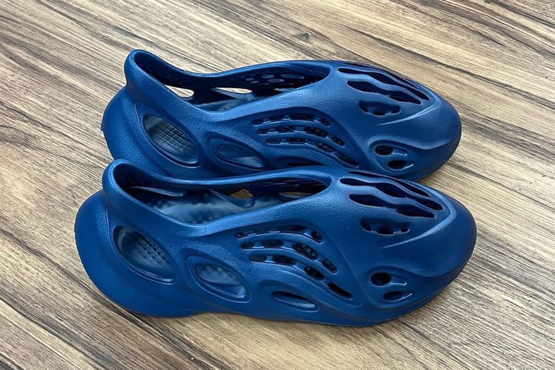 An Early Look at the YEEZY FOAM RNNR "Navy"