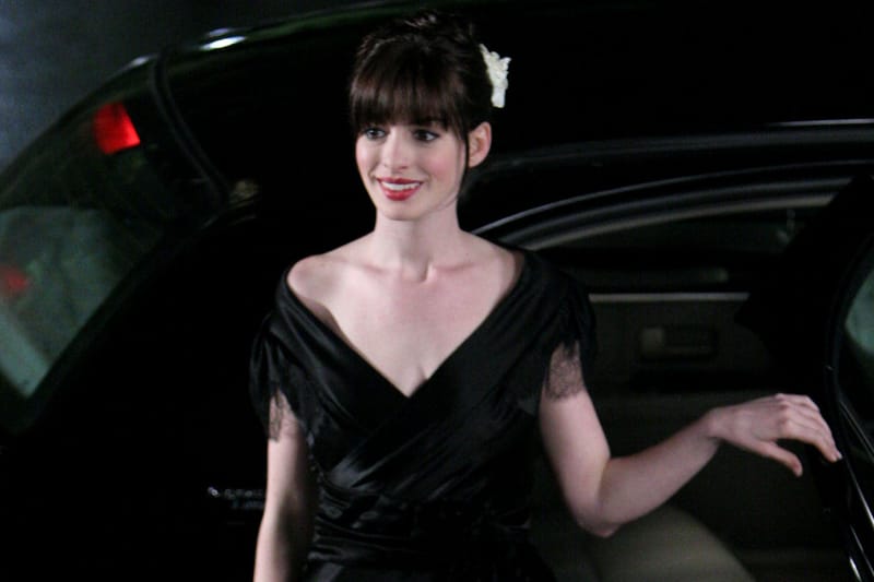Anne Hathaway Brings Back Her 'Devil Wears Prada' Bangs
