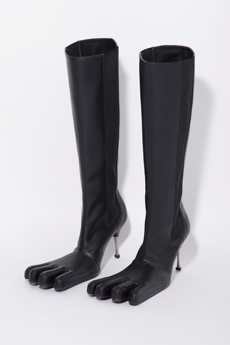 AVAVAV Fall Winter 2022 Collection Beate Karlsson Florence Brand Butt Crack