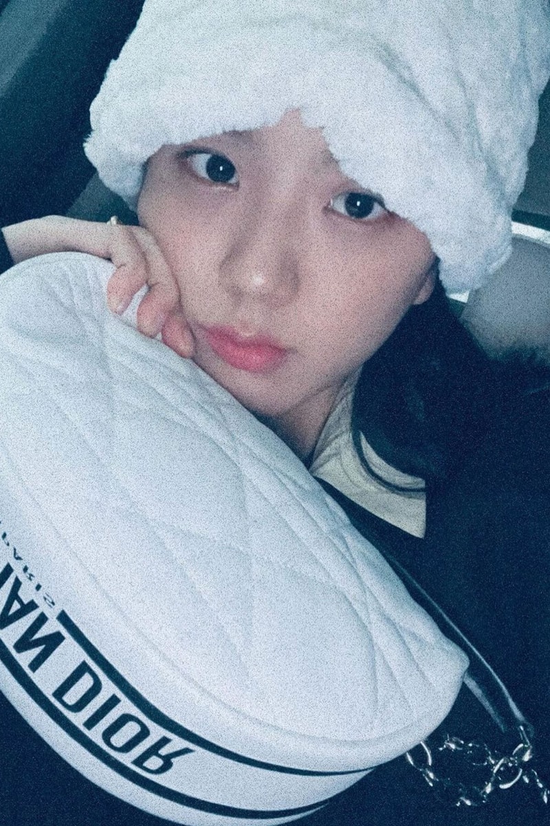BLACKPINK Jisoo Outfit Dior Vibe Small Hobo Bag OIOI Fur Bucket Hat