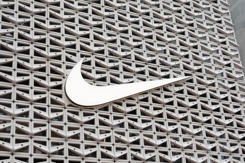 nike logo company brand vaccinated unvaccinated unvaxxed mandate fire employees staff january 15 footwear sneakers kyrie irving 