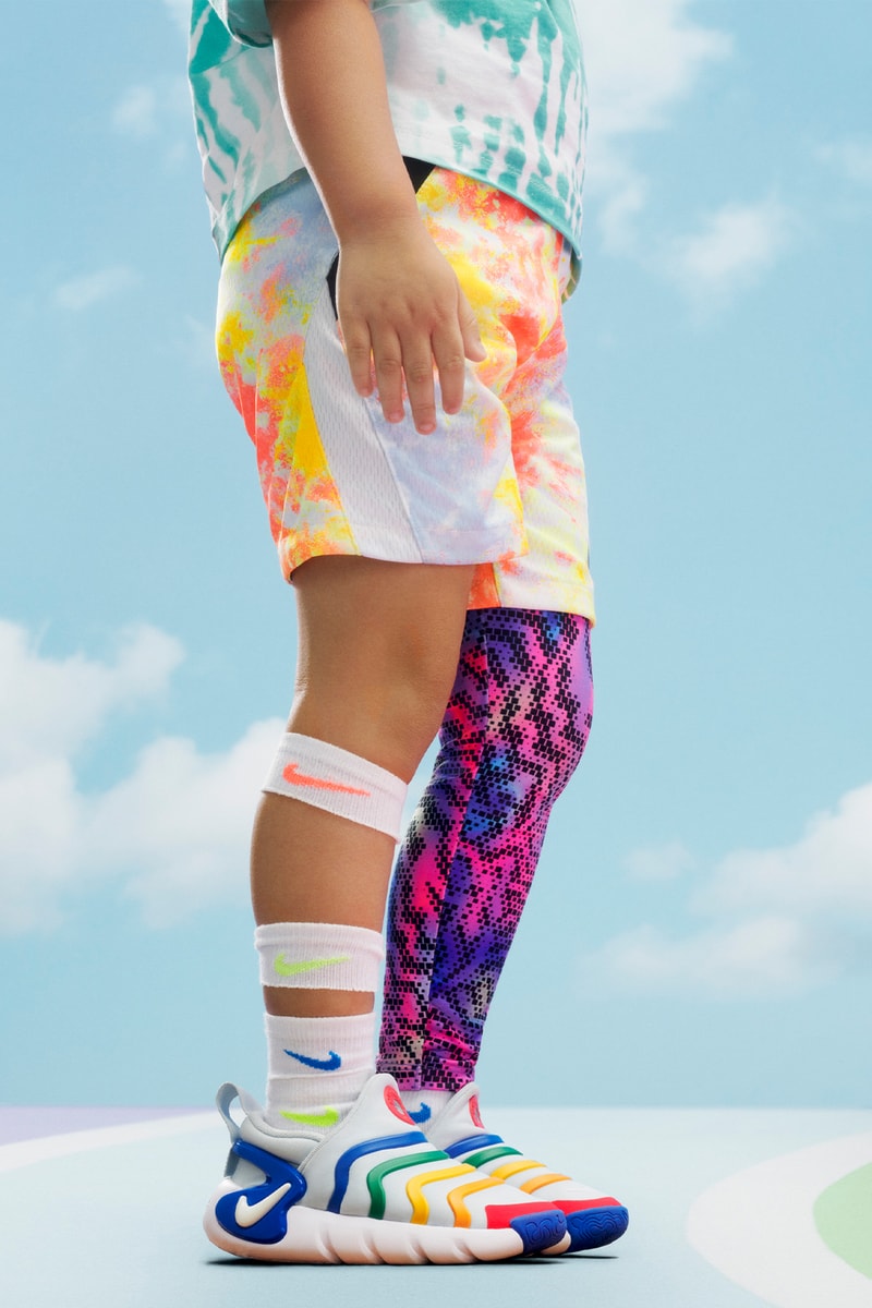 Nike Kids Easy Wear Collection Sneakers FlyEase White Rainbow