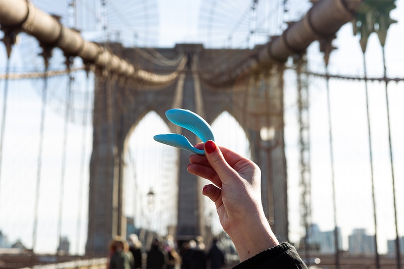 We-Vibe Chorus Held on Brooklyn Bridge