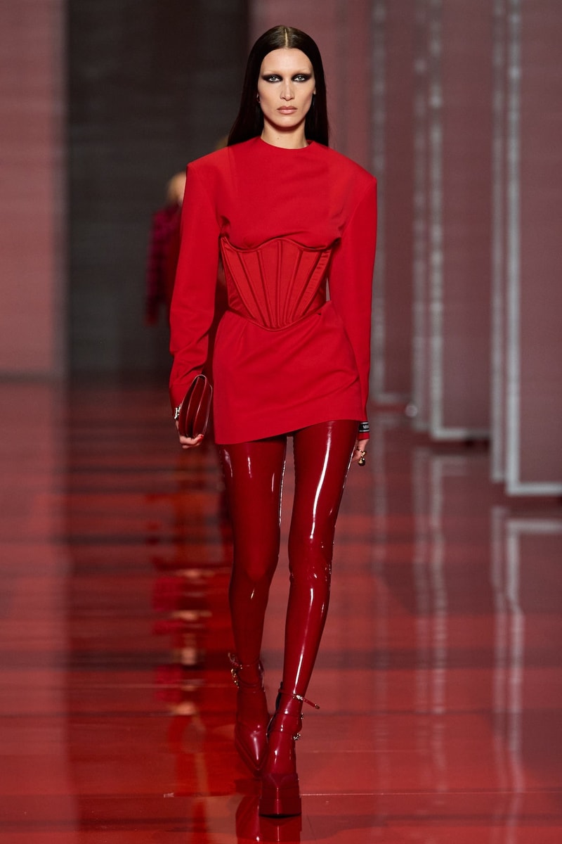 Bella Hadid Bleached Eyebrows Versace Fall Winter 2022 Runway Milan Fashion Week Show