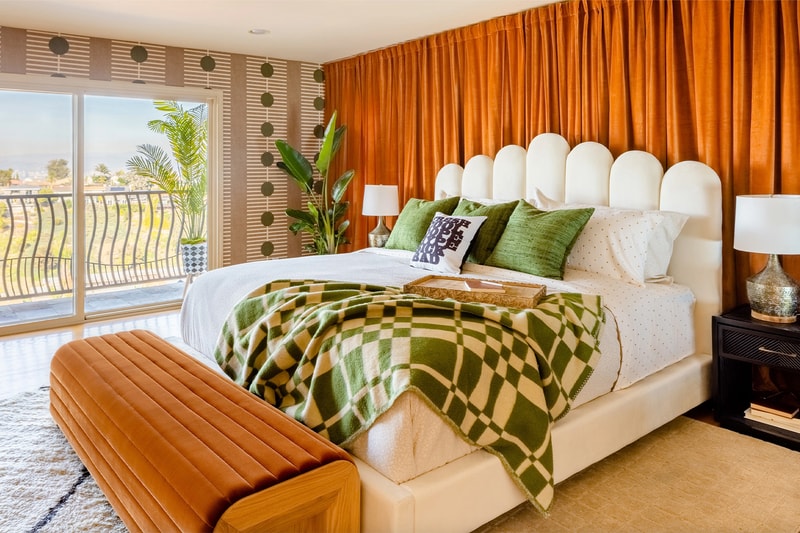 Issa Rae Hosts Airbnb Weekend Stay Accomodation Super Bowl South Los Angeles