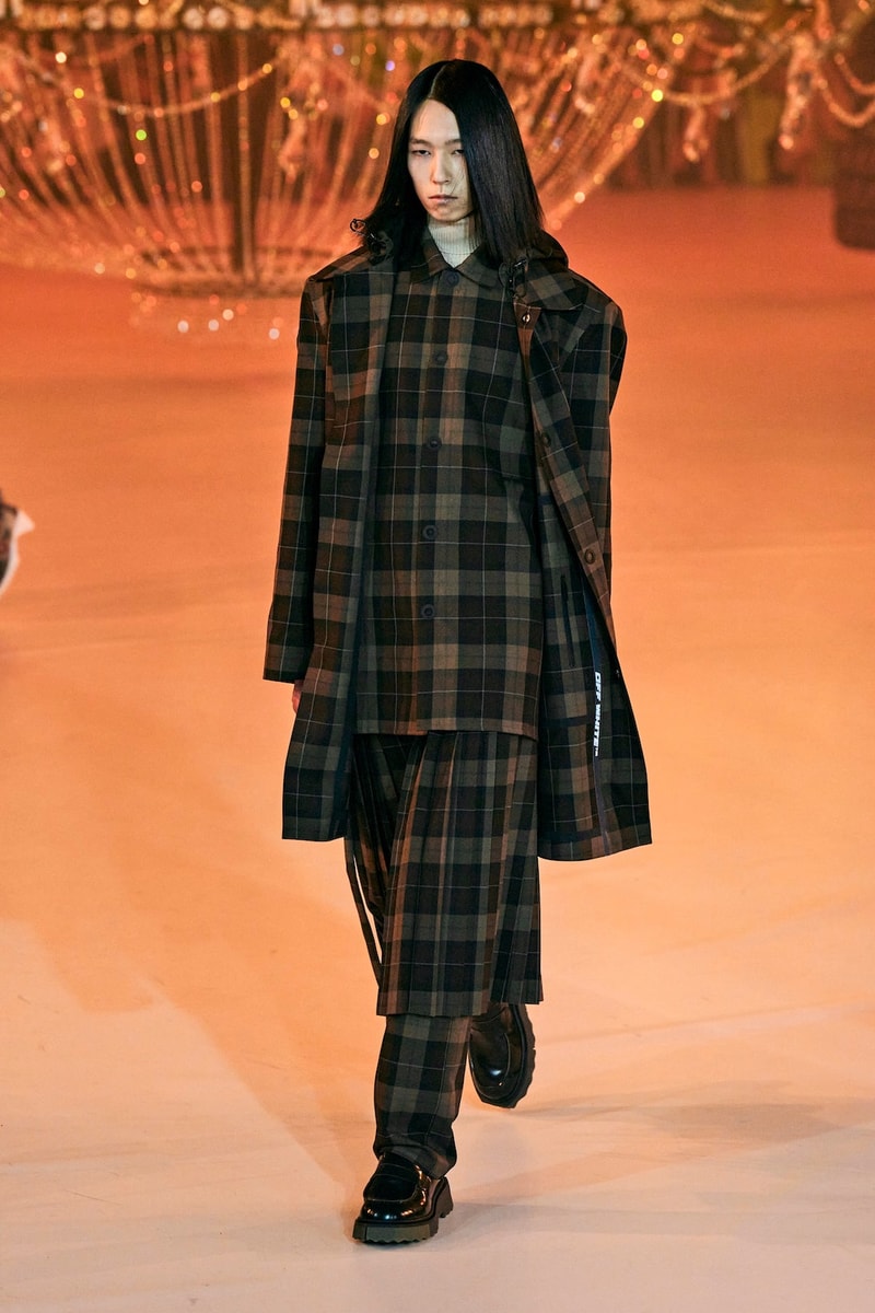 Off-White™ Virgil Abloh Tribute Show PFW FW22 Paris Fashion Week Fall Winter Gigi Hadid