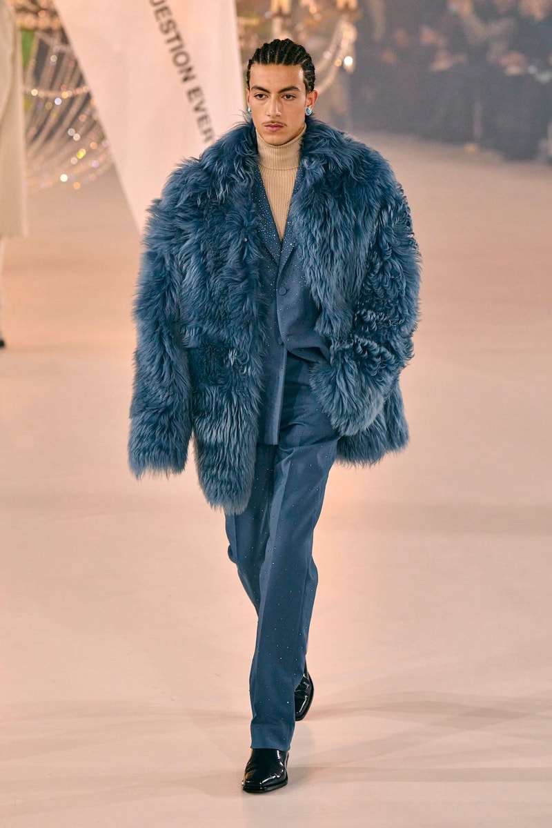Off-White™ Virgil Abloh Tribute Show PFW FW22 Paris Fashion Week Fall Winter Gigi Hadid
