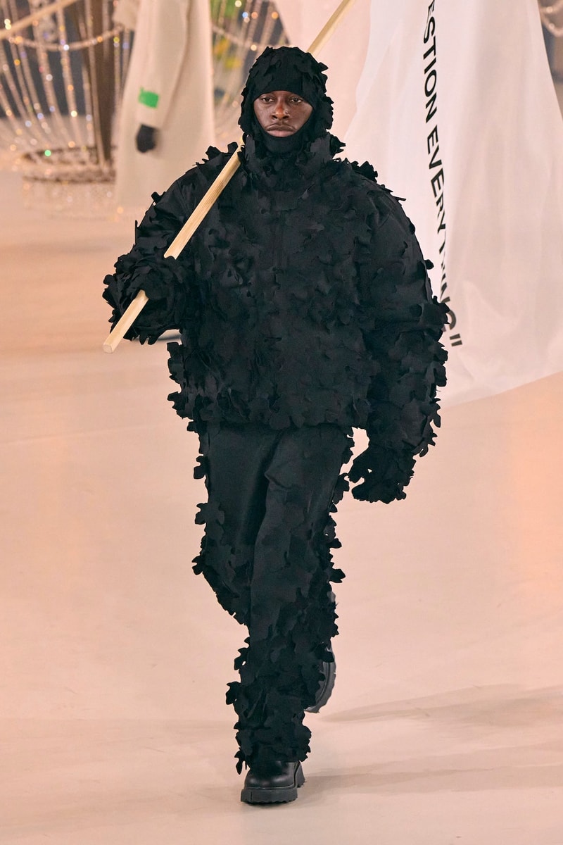Off-White™ Virgil Abloh Tribute Show PFW FW22 Paris Fashion Week Fall Winter Gigi Hadid