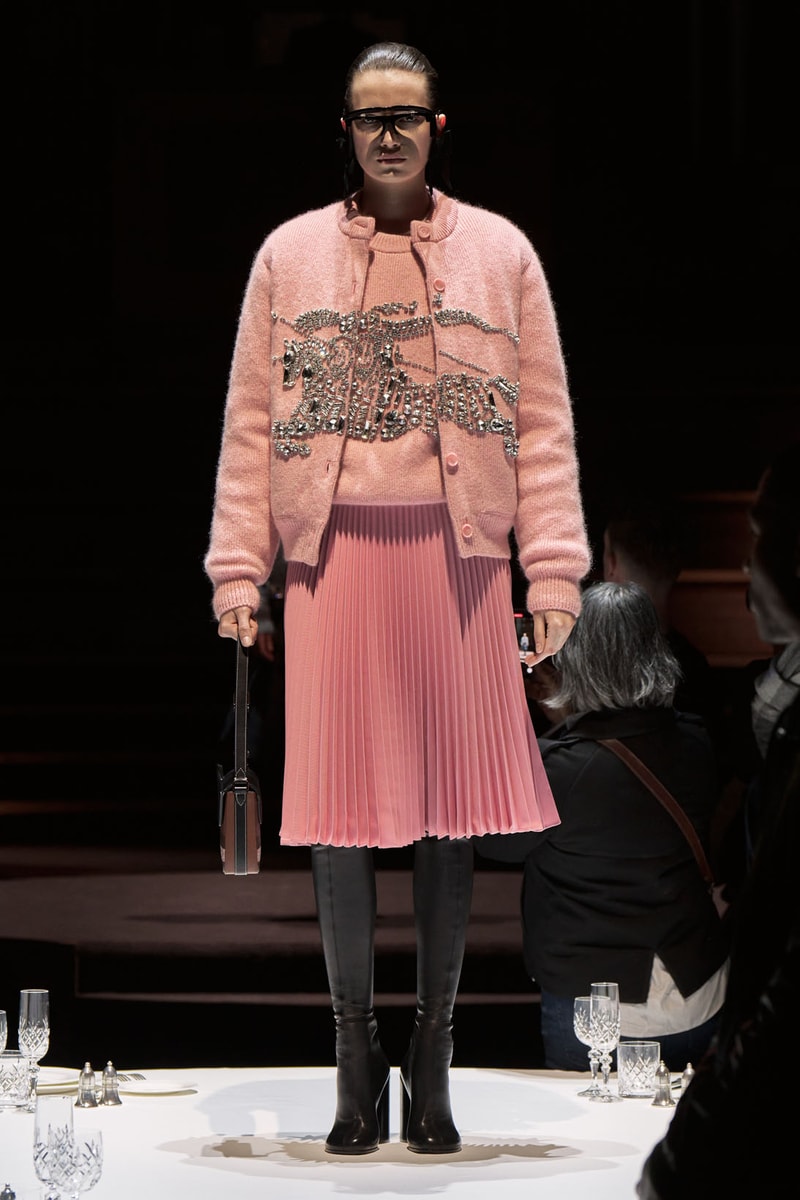 Burberry Fall Winter Collection Runway Show Womenswear Riccardo Tisci Images