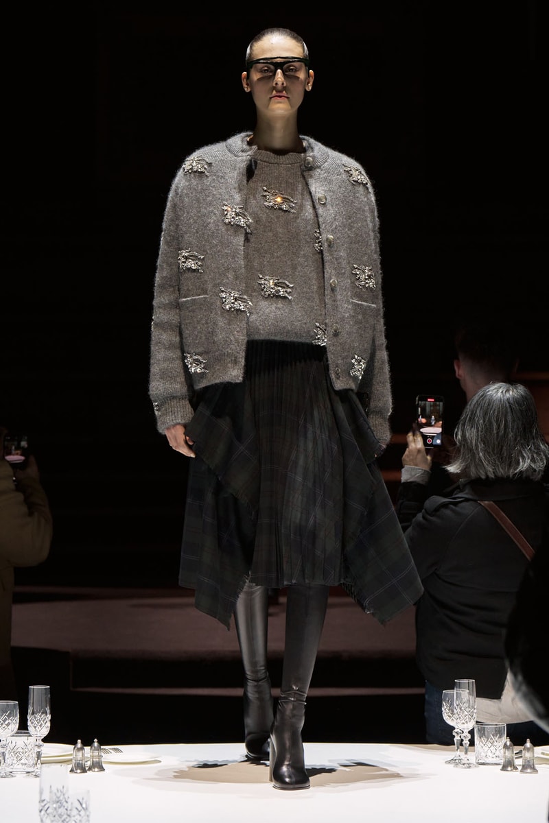 Burberry Fall Winter Collection Runway Show Womenswear Riccardo Tisci Images