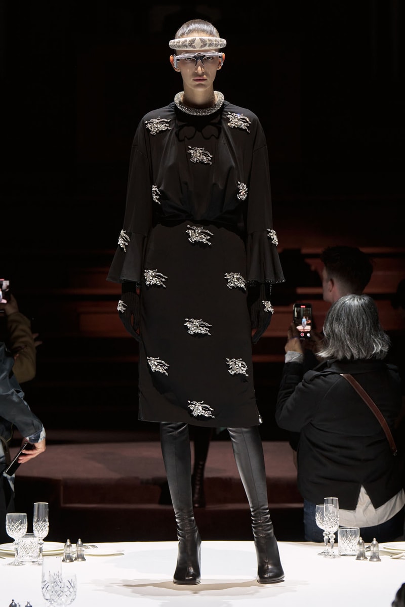 Burberry Fall Winter Collection Runway Show Womenswear Riccardo Tisci Images