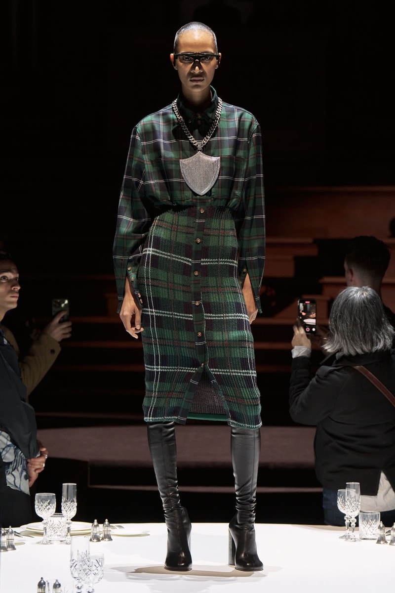 Burberry Fall Winter Collection Runway Show Womenswear Riccardo Tisci Images