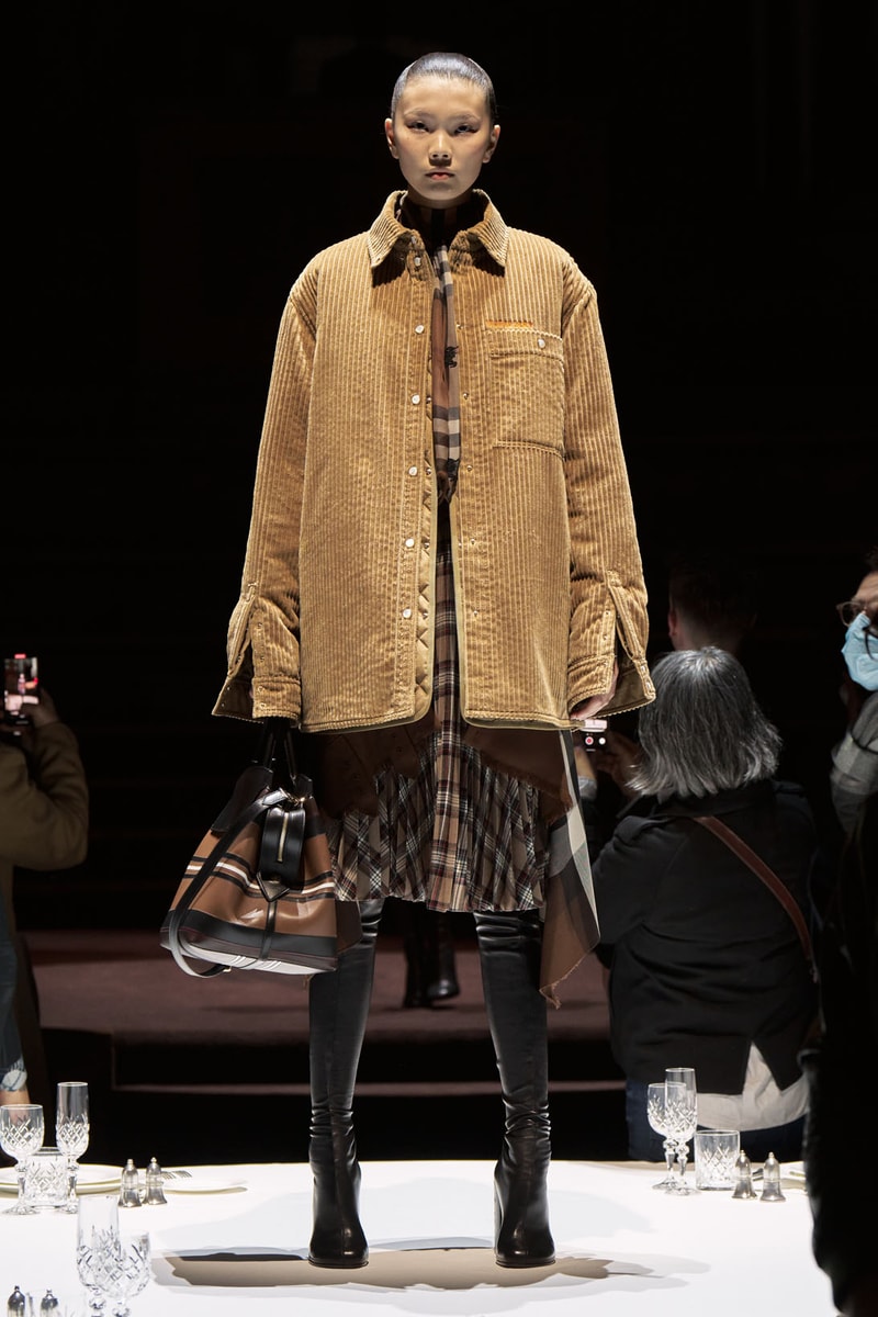 Burberry Fall Winter Collection Runway Show Womenswear Riccardo Tisci Images