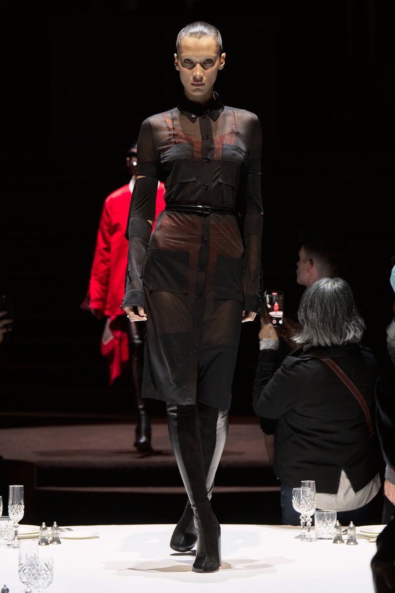 Burberry Fall Winter Collection Runway Show Womenswear Riccardo Tisci Images