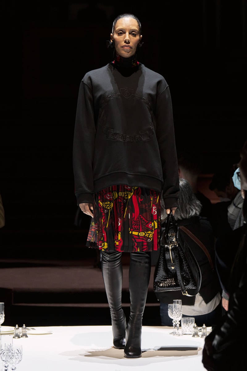 Burberry Fall Winter Collection Runway Show Womenswear Riccardo Tisci Images