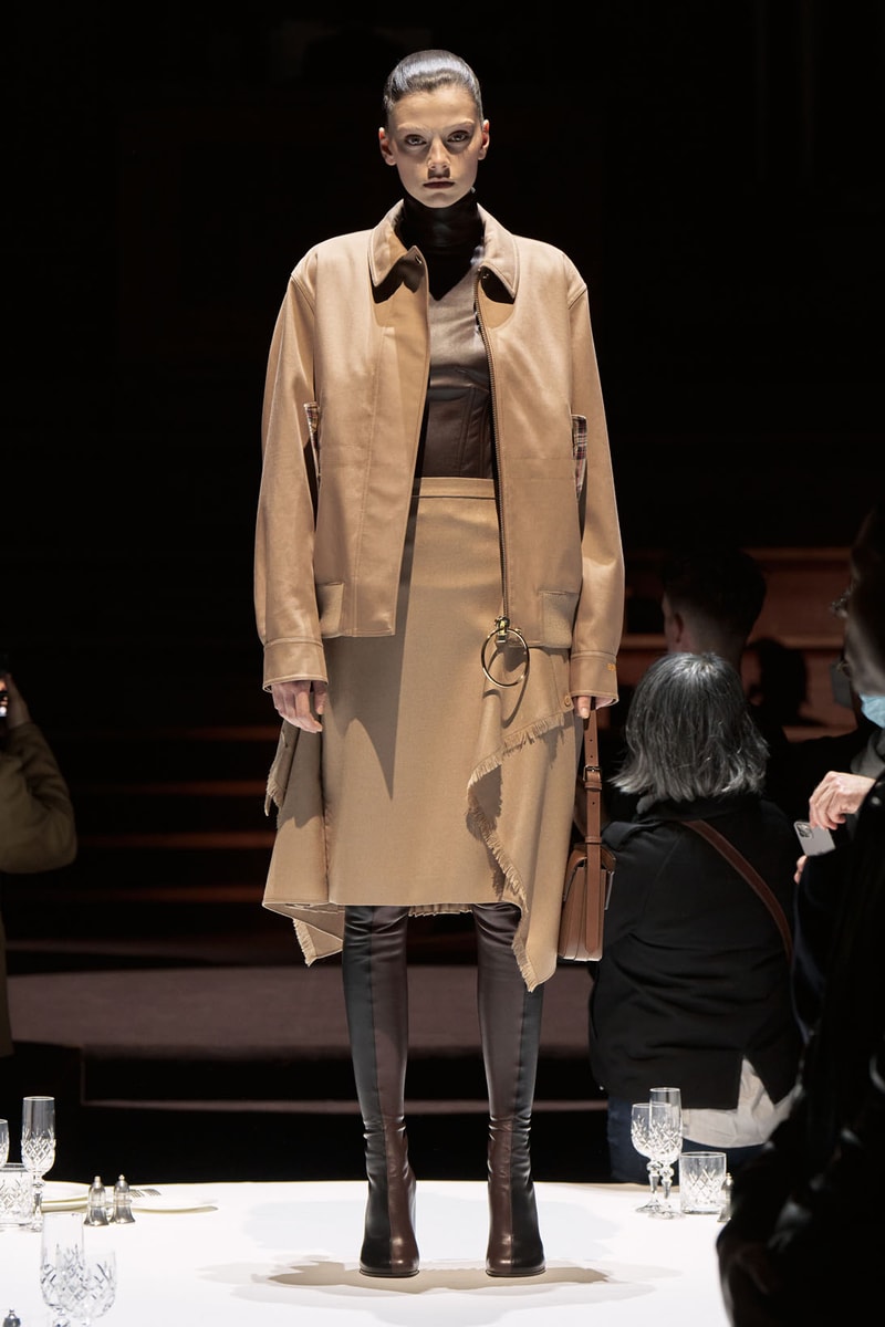 Burberry Fall Winter Collection Runway Show Womenswear Riccardo Tisci Images