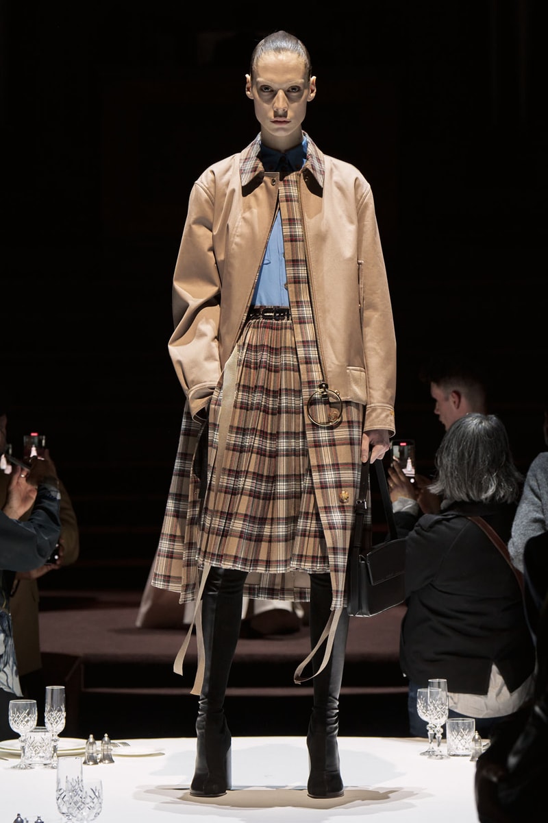 Burberry Fall Winter Collection Runway Show Womenswear Riccardo Tisci Images