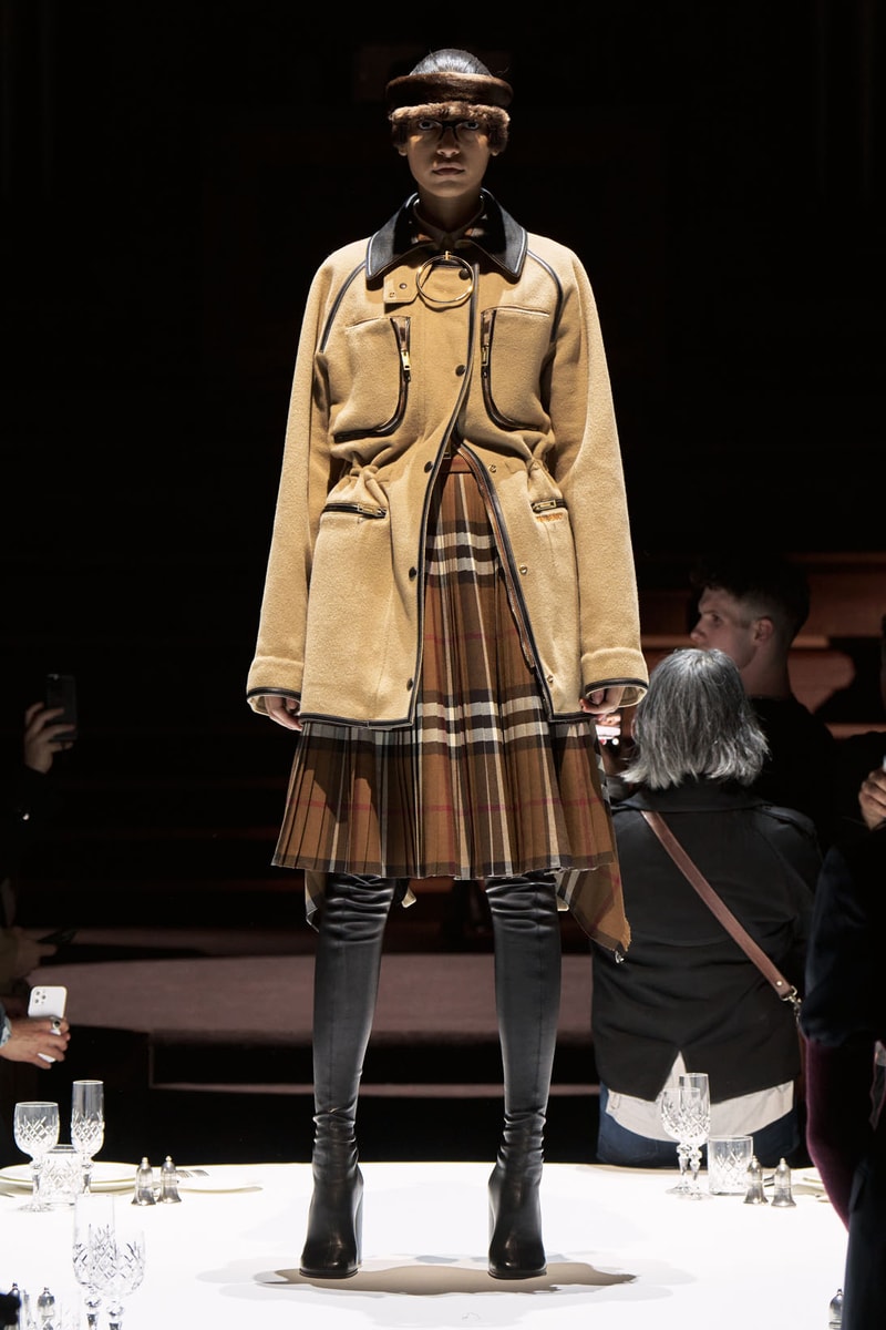 Burberry Fall Winter Collection Runway Show Womenswear Riccardo Tisci Images