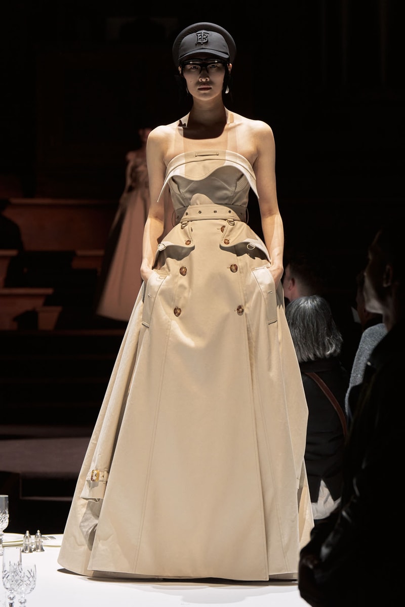 Burberry Fall Winter Collection Runway Show Womenswear Riccardo Tisci Images
