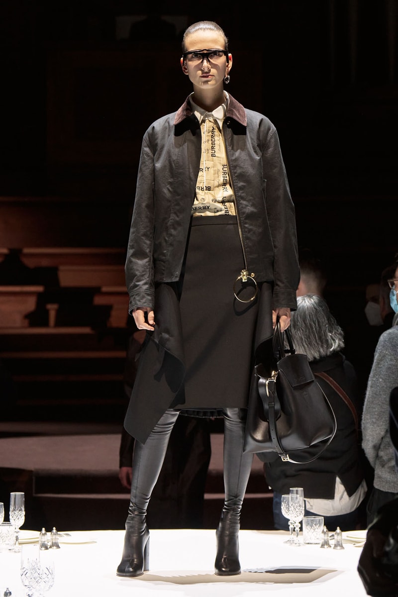 Burberry Fall Winter Collection Runway Show Womenswear Riccardo Tisci Images