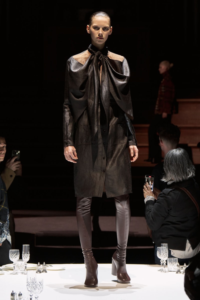 Burberry Fall Winter Collection Runway Show Womenswear Riccardo Tisci Images