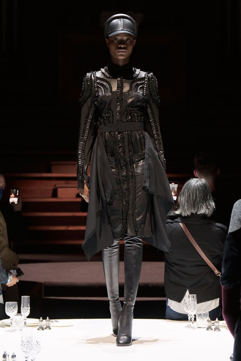 Burberry Fall Winter Collection Runway Show Womenswear Riccardo Tisci Images