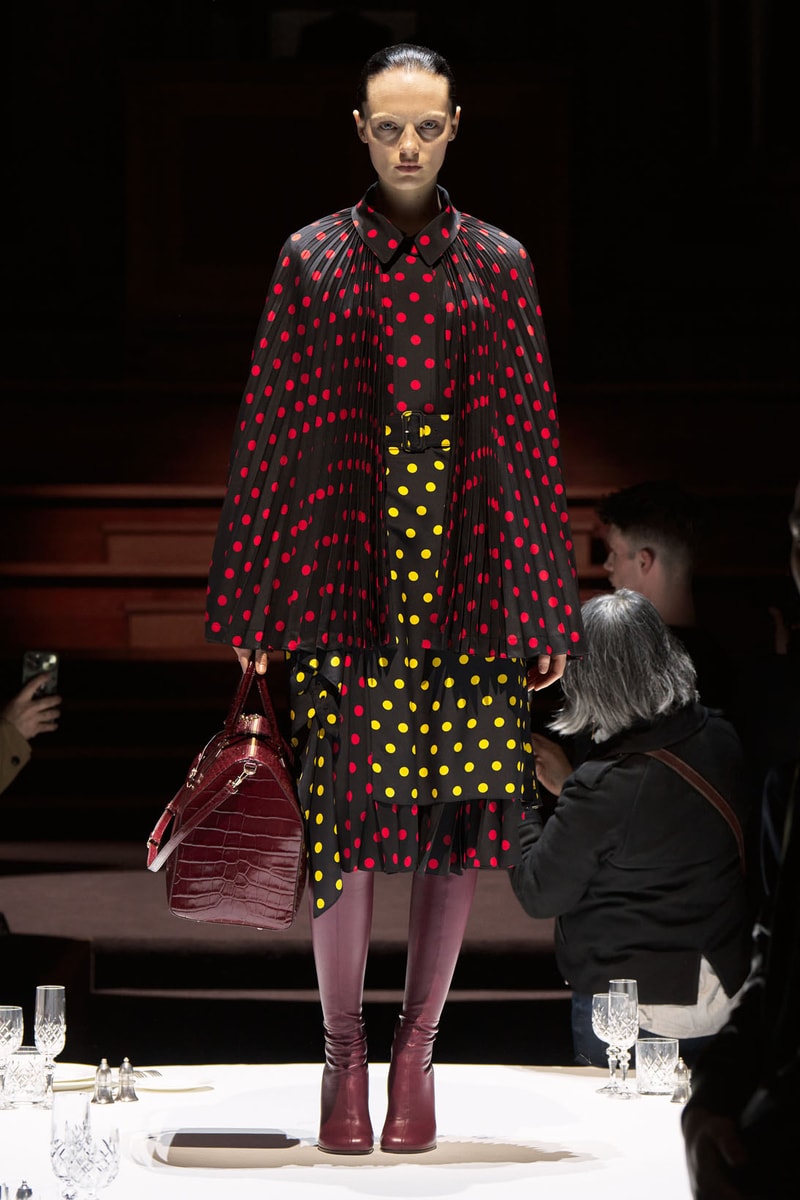 Burberry Fall Winter Collection Runway Show Womenswear Riccardo Tisci Images