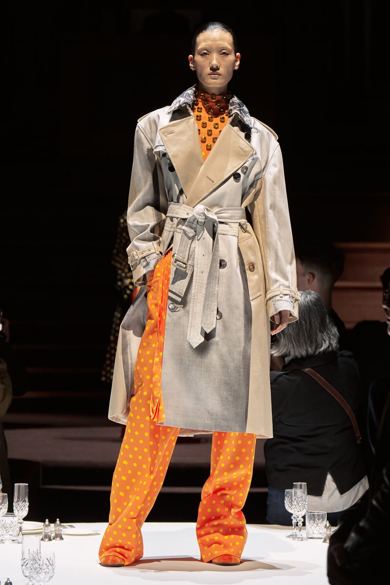 Burberry Fall Winter Collection Runway Show Womenswear Riccardo Tisci Images