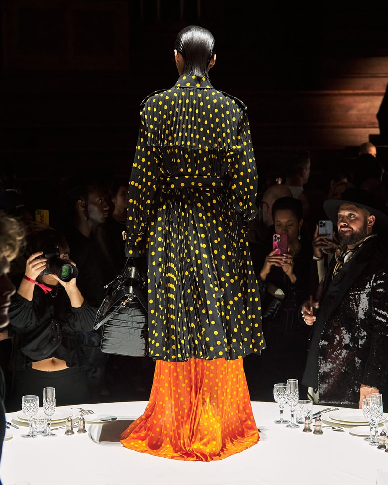 Burberry Fall Winter Collection Runway Show Womenswear Riccardo Tisci Images