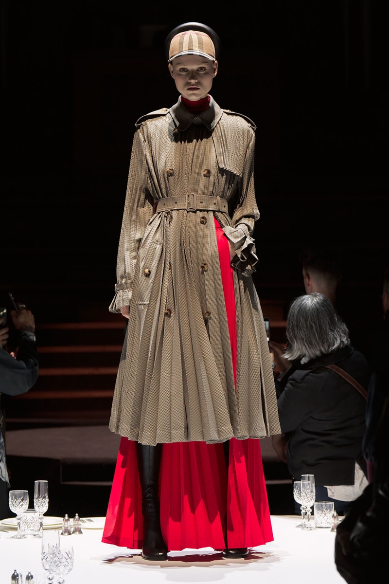 Burberry Fall Winter Collection Runway Show Womenswear Riccardo Tisci Images