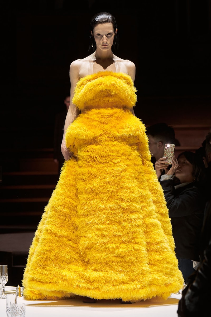 Burberry Fall Winter Collection Runway Show Womenswear Riccardo Tisci Images
